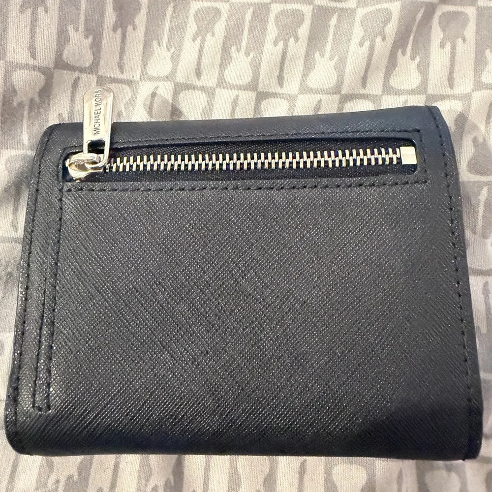 Michael Kors black saffiano leather studded wallet - Picture 3 of 4